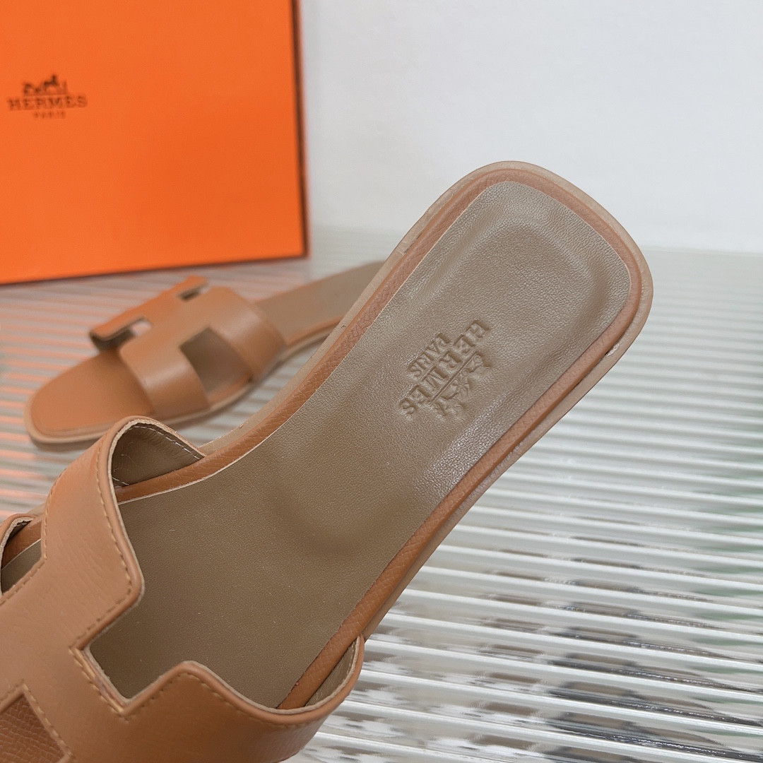 UA Hermès Oran sandal