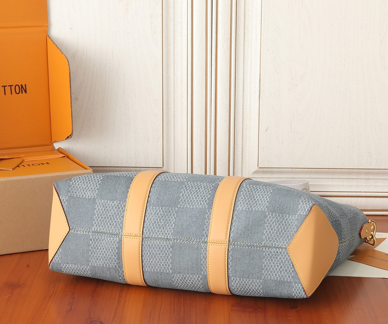 LV Weekend Tote N40702  16.9 x 13.4 x 6.9 inches