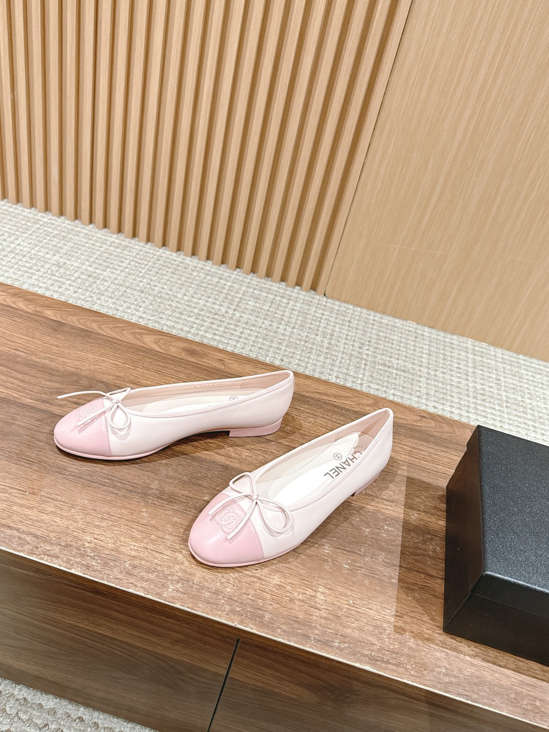 ua Ch*el ballet flats