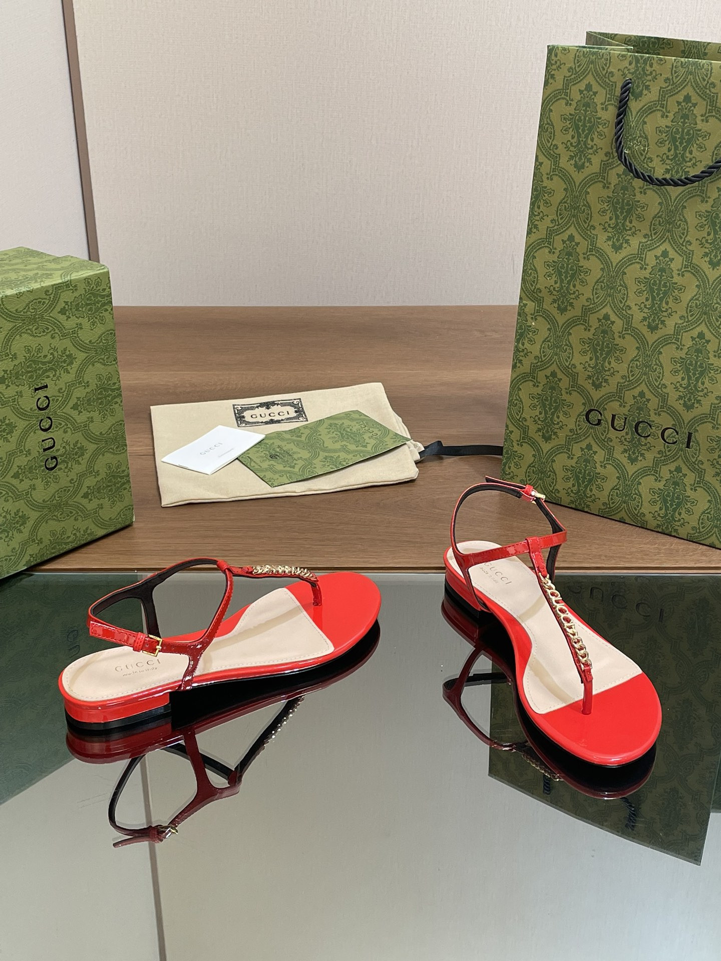 ua G*u*i signoria thong sandal