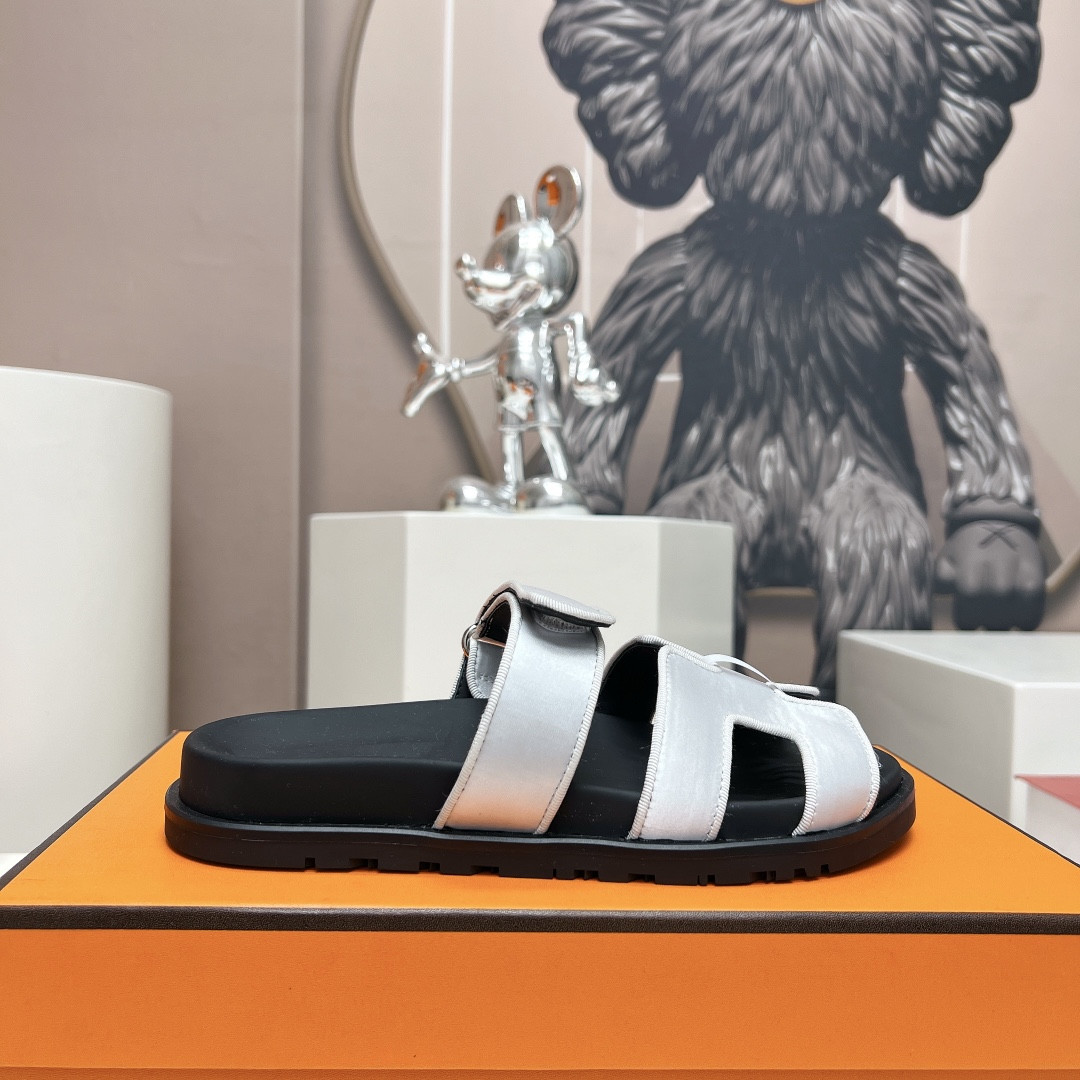UA Hermès Chypre sandal