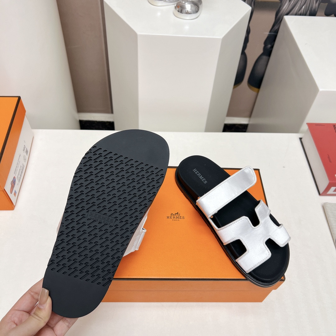 UA Hermès Chypre sandal