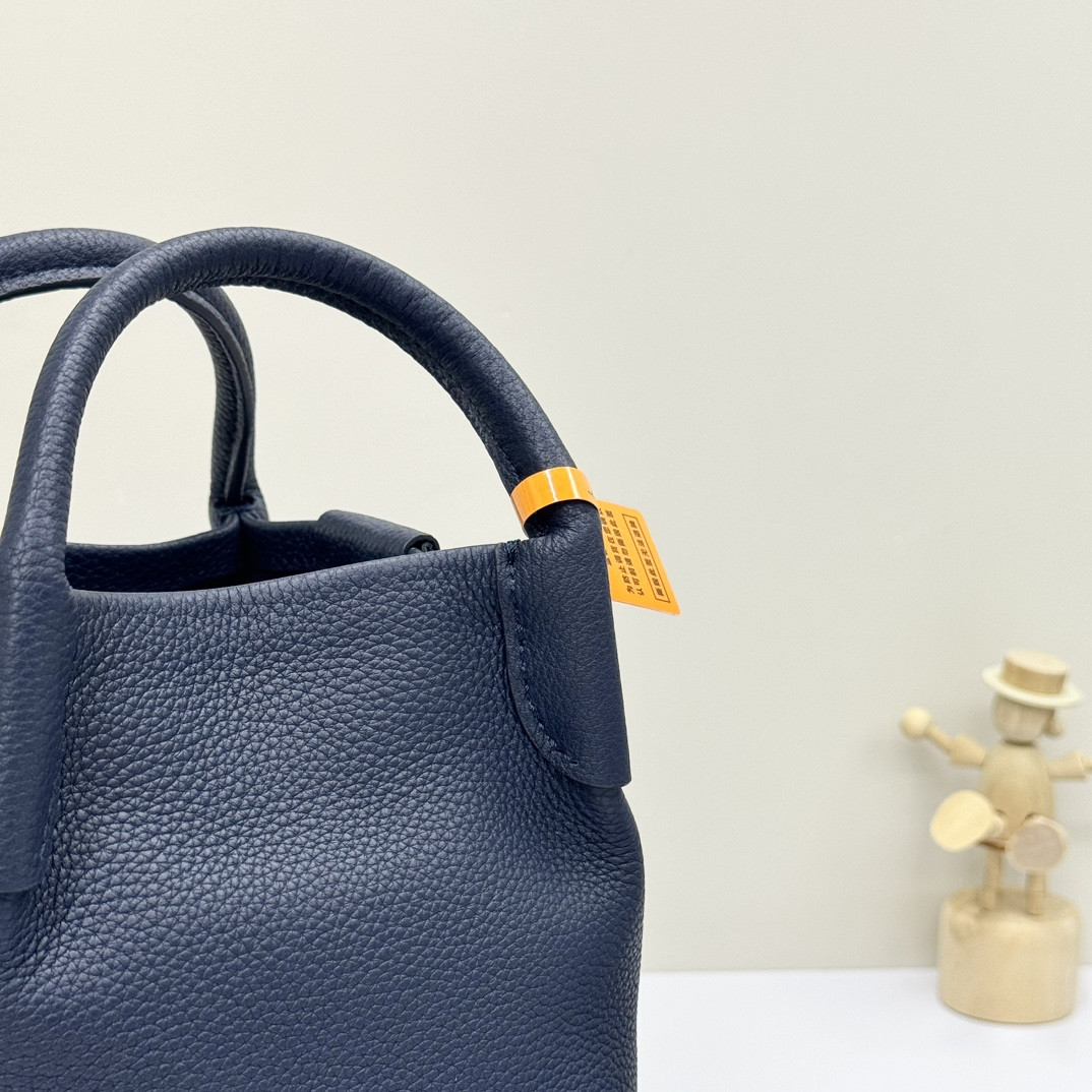 L**o p*ana micro bale bag grained calfskin 16x13x13cm