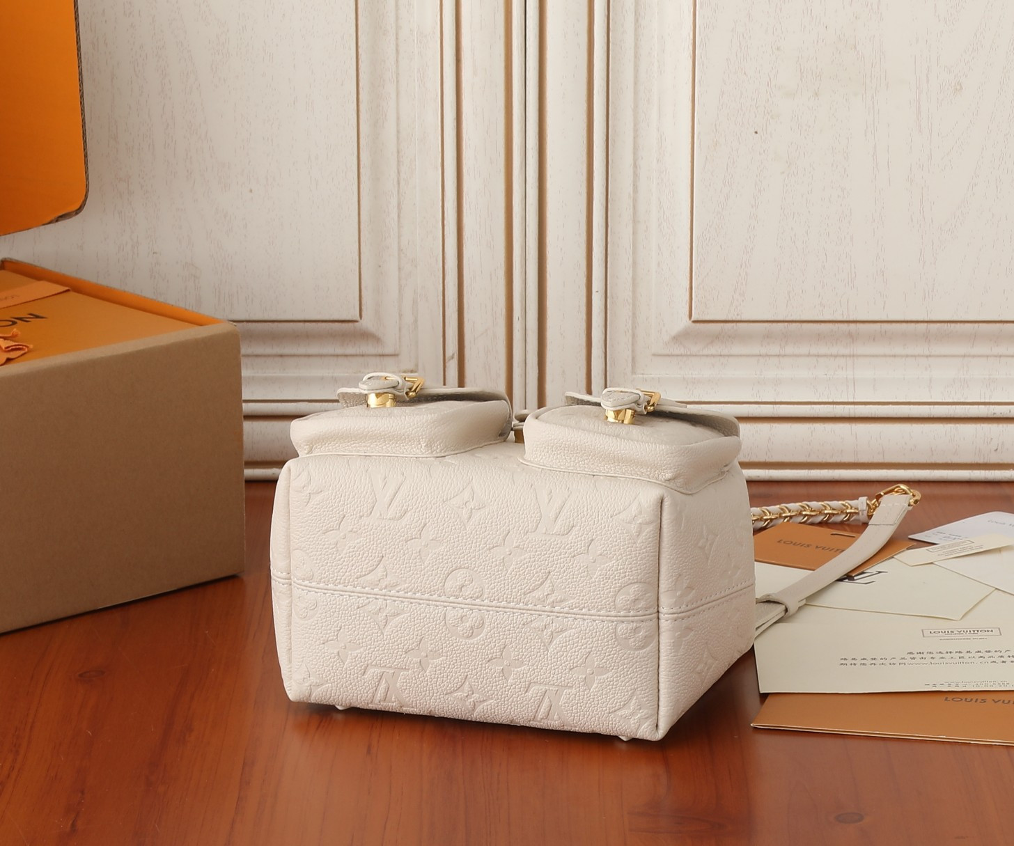 LV Backup M47106 7.9 x 8.7 x 5.5 inches