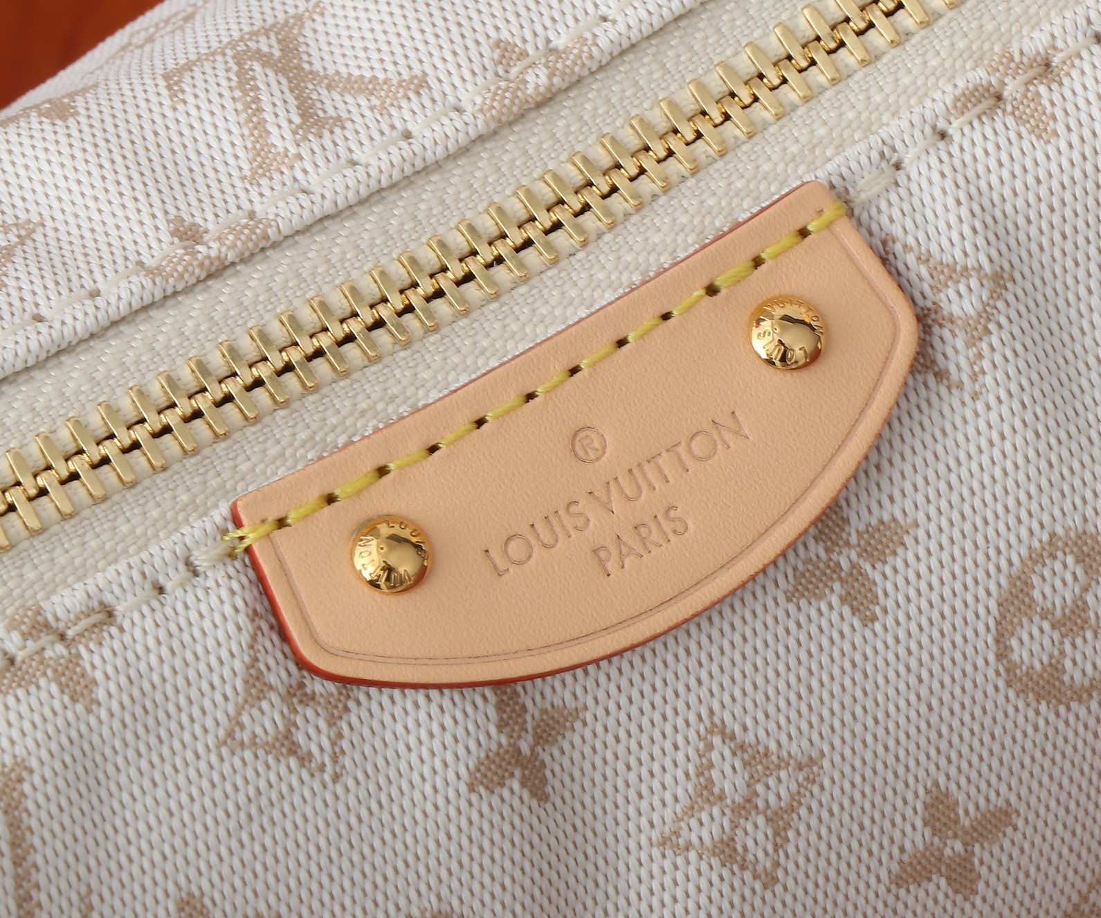 LV Hills Pochette  M12433 18.5x11x6.5CM