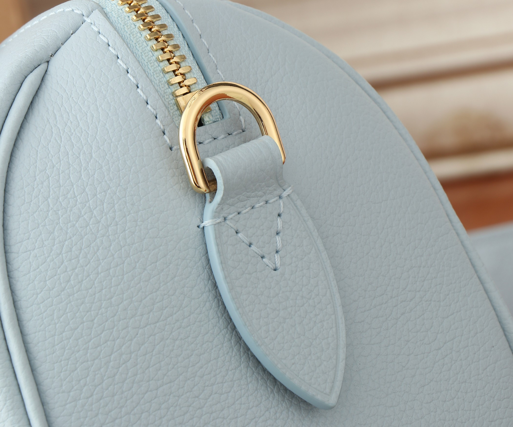 LV Speedy 18  M24604 18x12.5x11CM