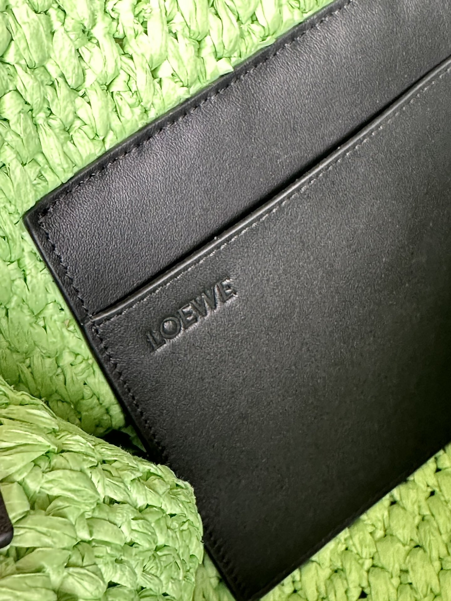 L0ew* font tote 30x25.5x15cm