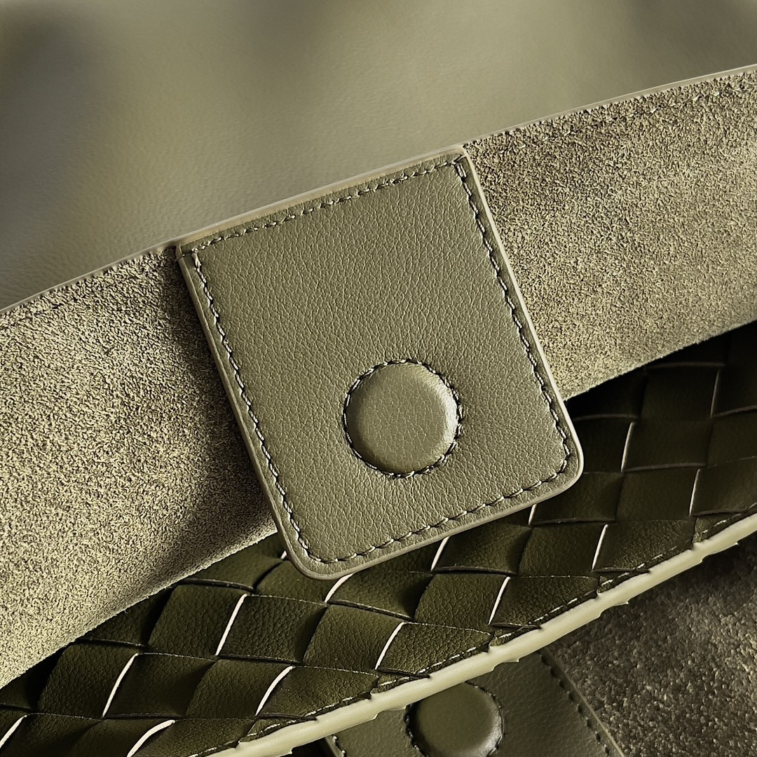 bo*te*ga Ve*ne*ta medium andiamo 32x25x11cm