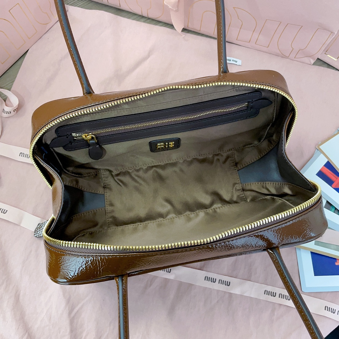 Miu Miu Beau naplak patent leather bag 12x27x8cm