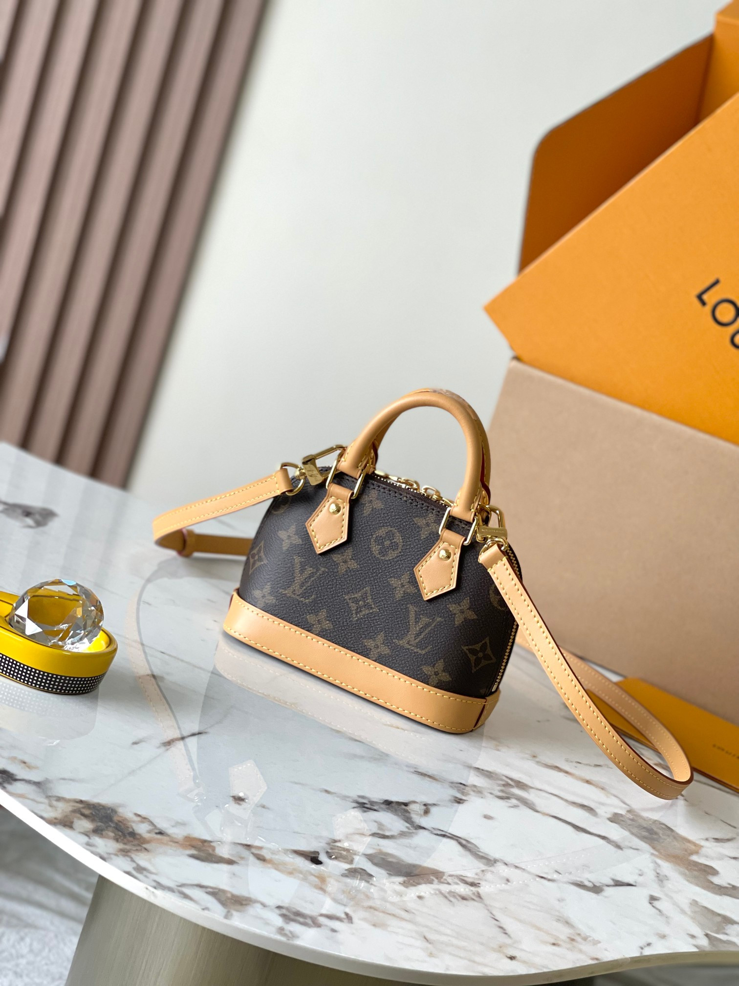 LV Nano Alma M82717 18x12x8cm