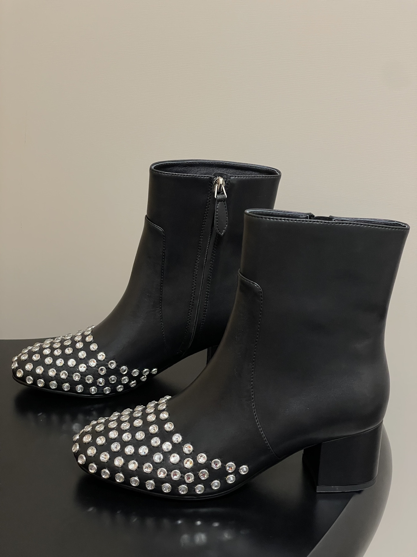 ua alaia crystal Di*m*nd boots 5.5cm heel(customized size 7-10 days production time)