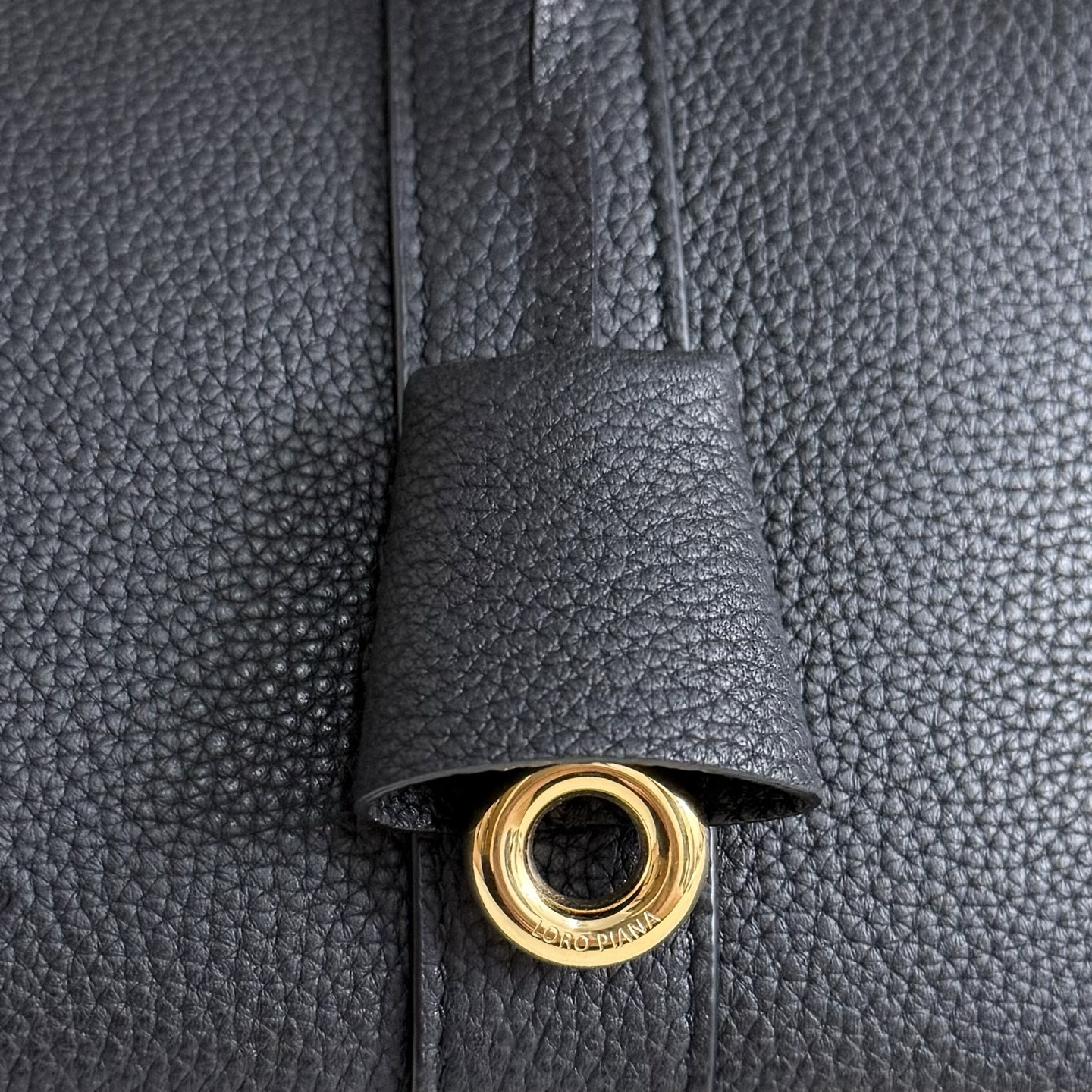 L**o p*ana loom l25 calfskin 25x18x12.5cm