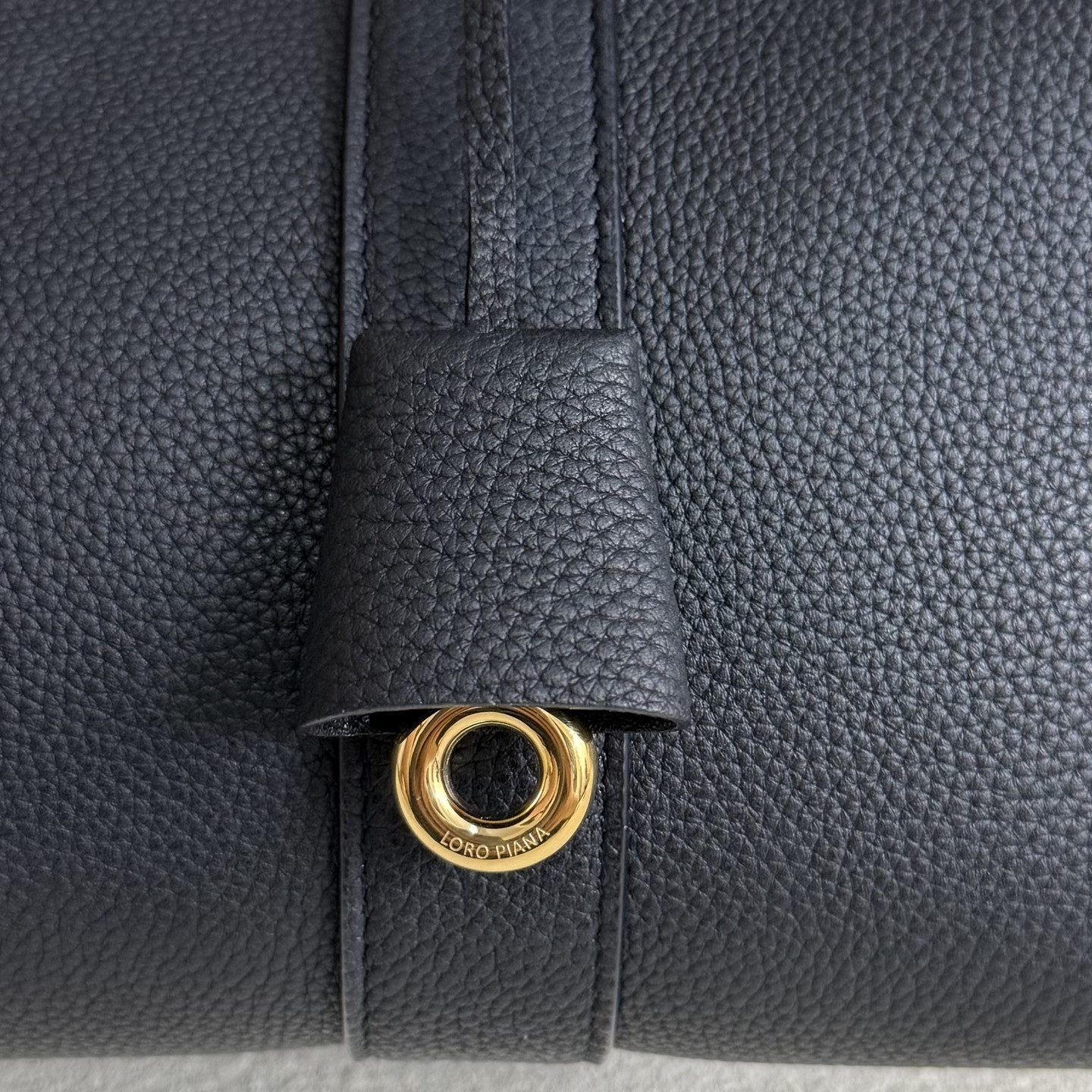 L**o p*ana loom l32 calfskin 33x23x18cm