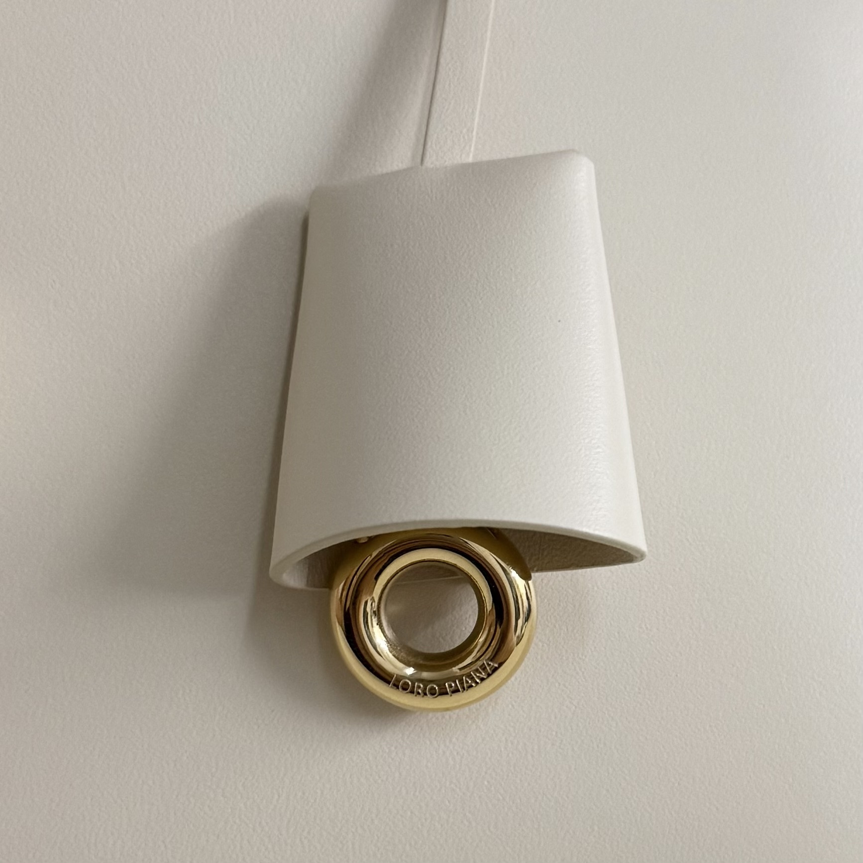 L**o p*ana extra pocket l27 calfskin 16x27x10cm