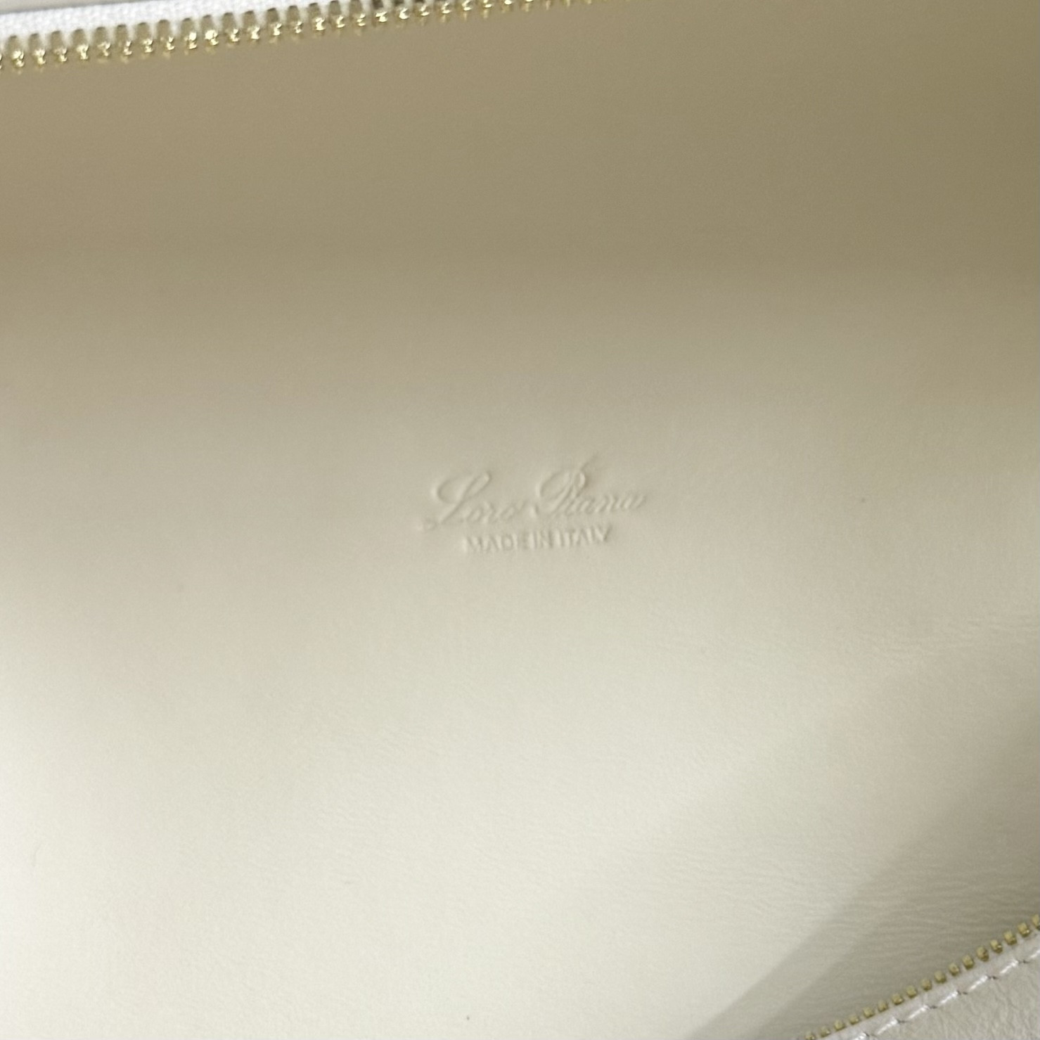 L**o p*ana extra pocket l27 ostrich-grained leather 16x27x10cm