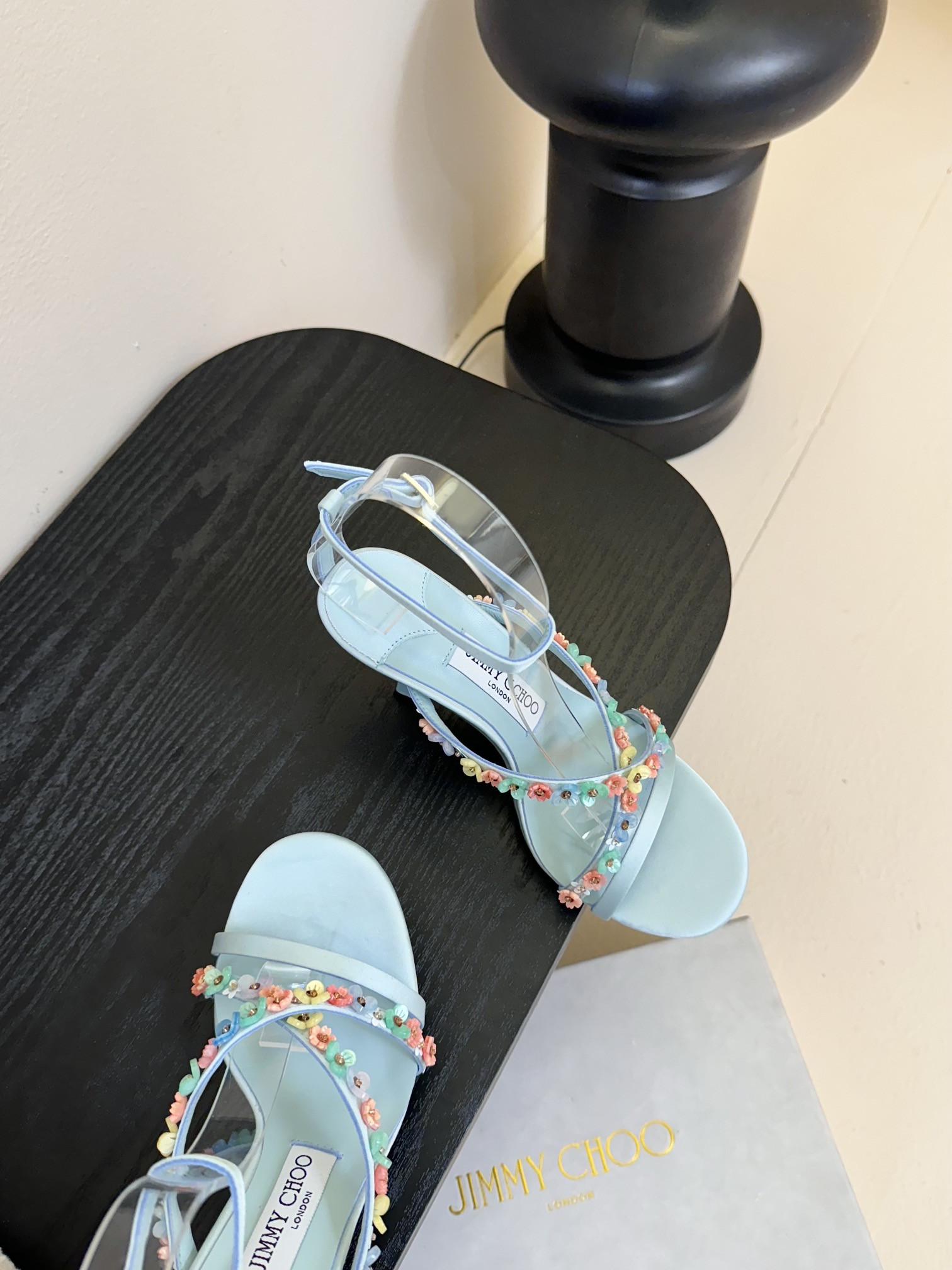 ua Ji*y Ch* blanche sandals 9cm