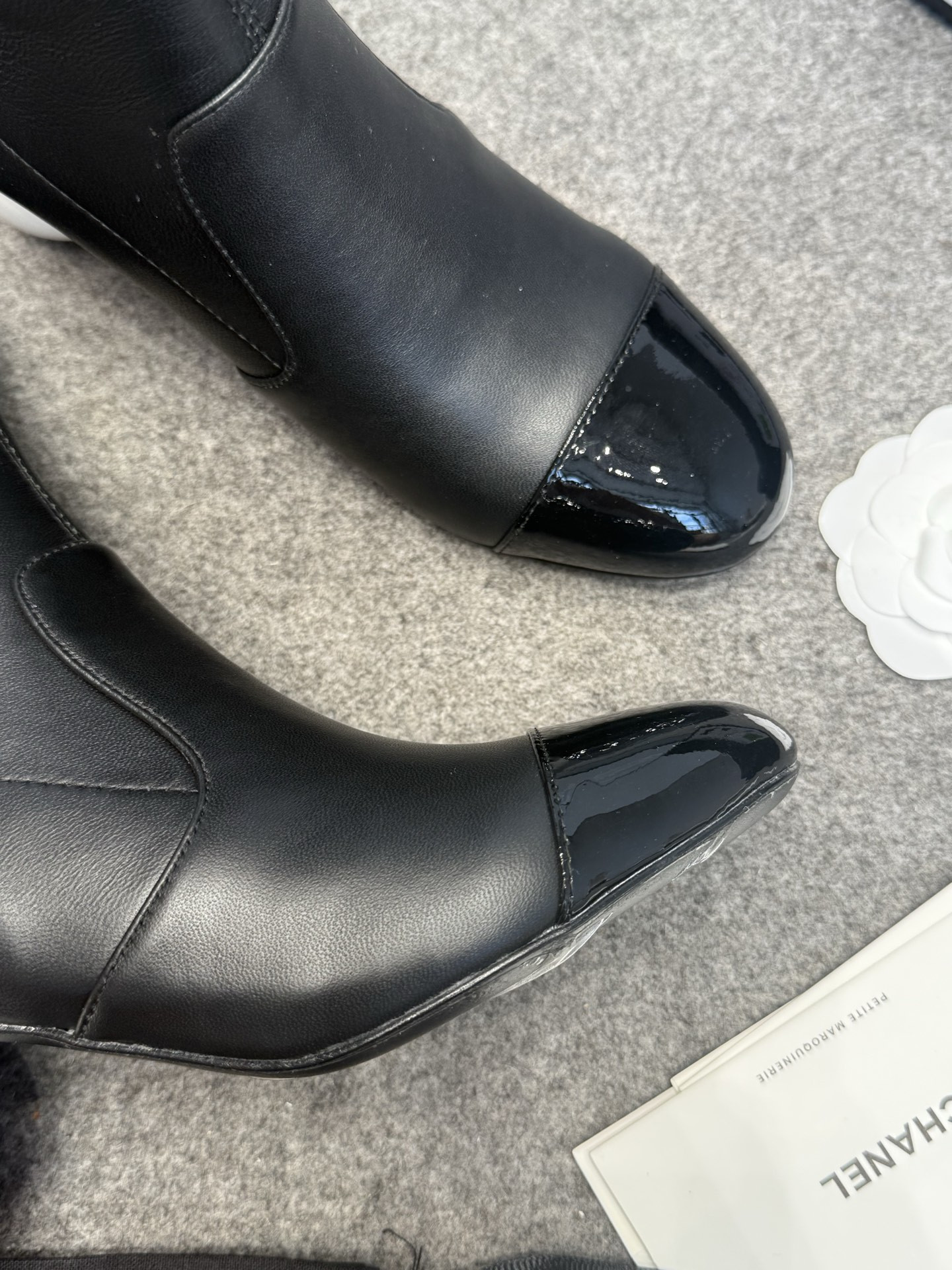 ua Ch*el mid-calf boots 6.5cm heel